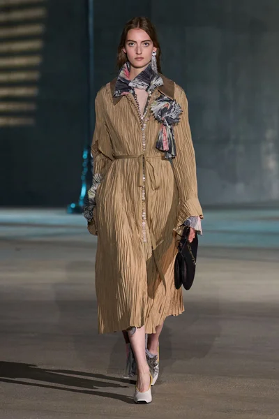 Look 30